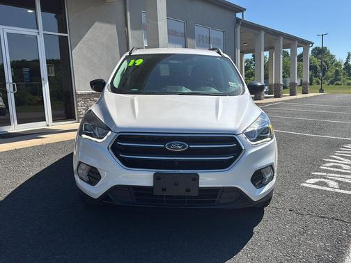 White Platinum Metallic Tri-Coat 2019 Ford Escape SE