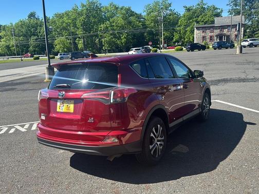 Ruby Flare Pearl 2018 Toyota RAV4 LE