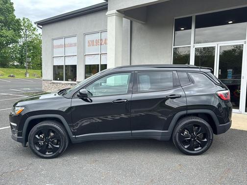 Diamond Black Crystal Pearlcoat 2020 Jeep Compass Latitude