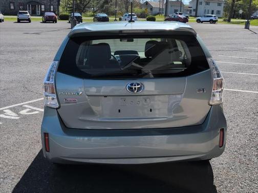 2013 Toyota Prius v Five
