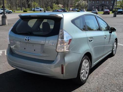 2013 Toyota Prius v Five