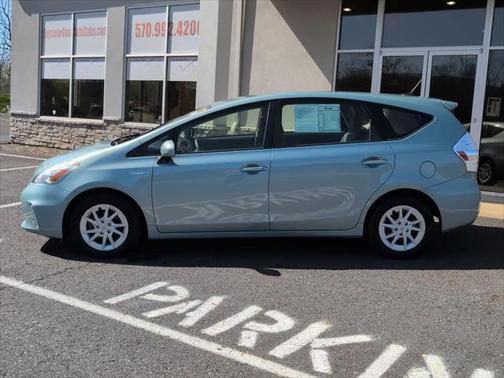2013 Toyota Prius v Five