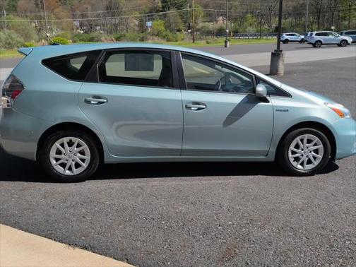 2013 Toyota Prius v Five