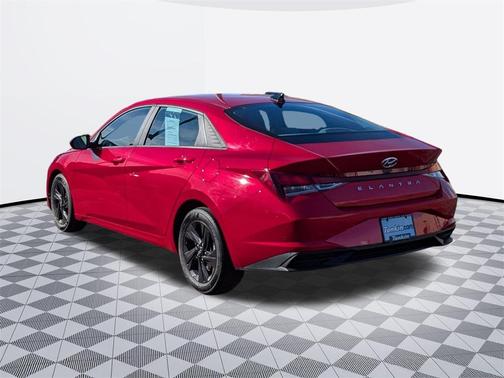 2022 Hyundai ELANTRA SEL