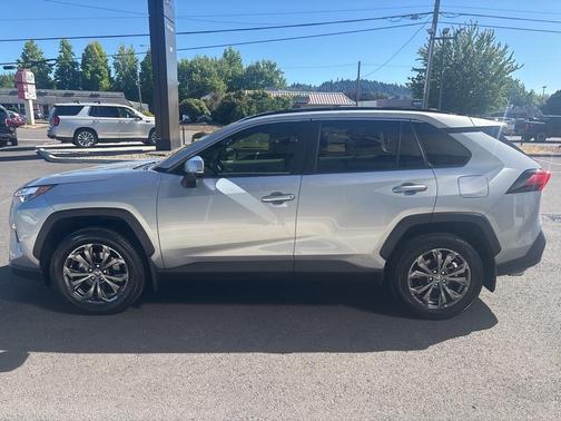 2022 Toyota RAV4 Hybrid XLE Premium