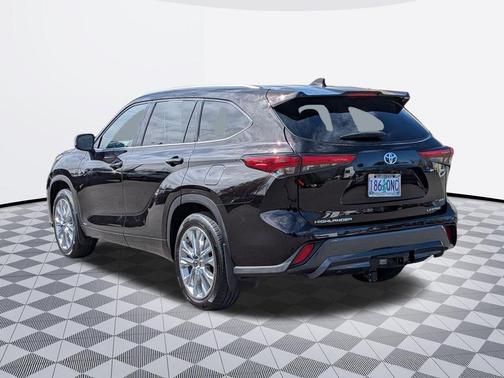 2022 Toyota Highlander Hybrid Limited