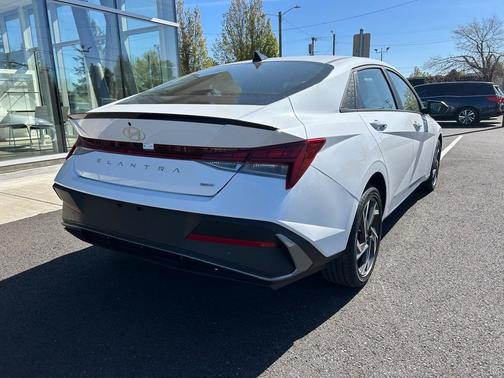 2025 Hyundai ELANTRA HEV SEL Sport