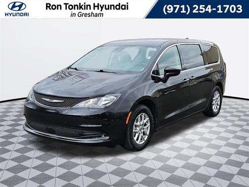 2023 Chrysler Voyager LX