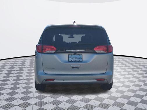 Silver Mist Clearcoat 2022 Chrysler Voyager LX