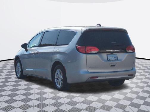 Silver Mist Clearcoat 2022 Chrysler Voyager LX