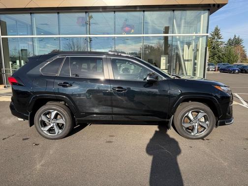 2024 Toyota RAV4 Prime SE