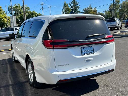 2023 Chrysler Pacifica Touring-L