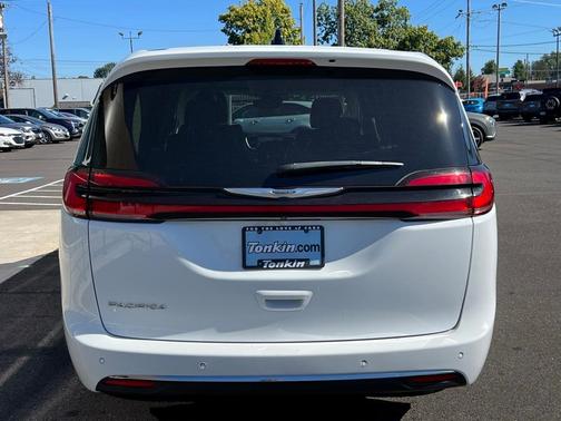 2023 Chrysler Pacifica Touring-L