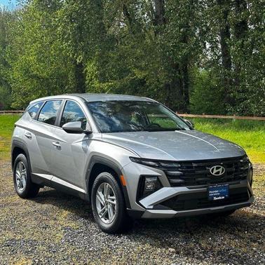 Shimmering Silver 2025 Hyundai TUCSON SE