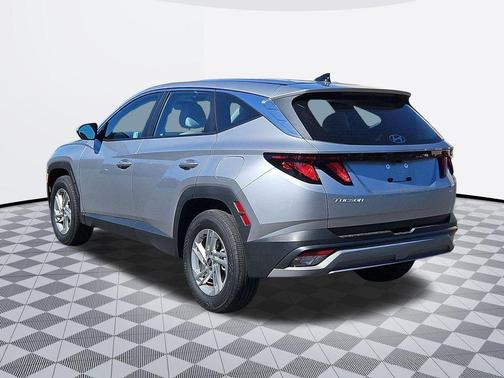 Shimmering Silver 2025 Hyundai TUCSON SE