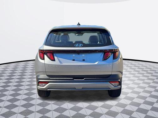 Shimmering Silver 2025 Hyundai TUCSON SE