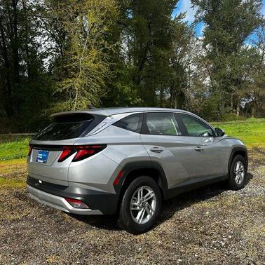 Shimmering Silver 2025 Hyundai TUCSON SE