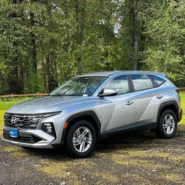 Shimmering Silver 2025 Hyundai TUCSON SE