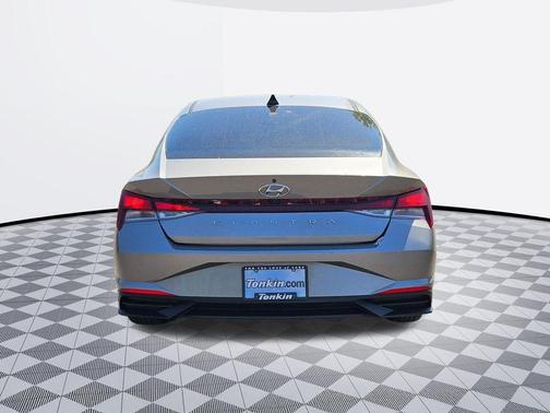 Metal 2022 Hyundai ELANTRA SEL