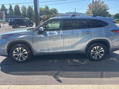 2021 Toyota Highlander Hybrid XLE
