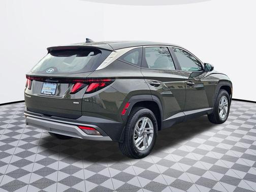Green 2025 Hyundai TUCSON SE