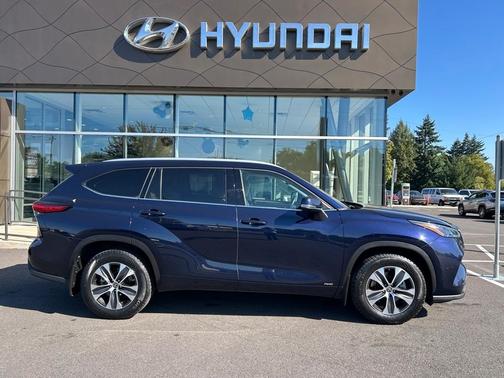 2022 Toyota Highlander Hybrid XLE
