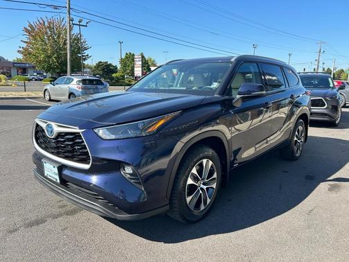 2022 Toyota Highlander Hybrid XLE
