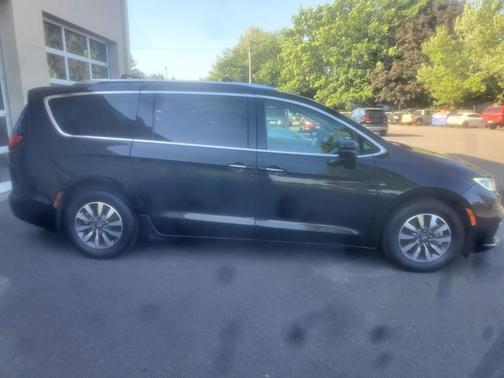 2021 Chrysler Pacifica Touring-L