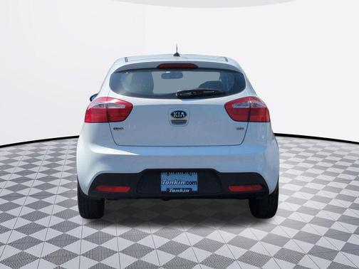Clear White 2013 Kia Rio LX