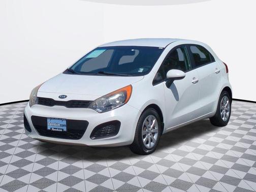 Clear White 2013 Kia Rio LX