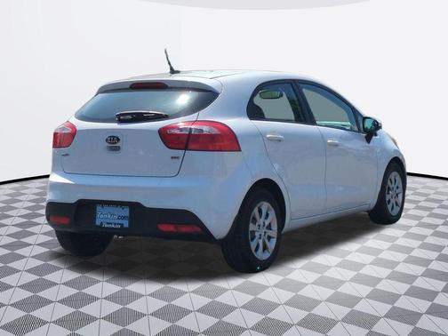 Clear White 2013 Kia Rio LX