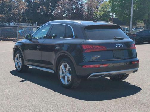 Moonlight Blue Metallic 2020 Audi Q5 40 Premium Plus