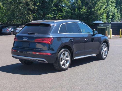 Moonlight Blue Metallic 2020 Audi Q5 40 Premium Plus