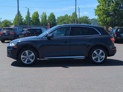 Moonlight Blue Metallic 2020 Audi Q5 40 Premium Plus