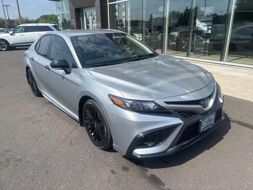 2022 Toyota Camry Hybrid SE