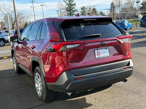 2022 Toyota RAV4 LE