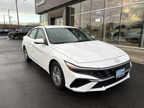 2024 Hyundai ELANTRA SE