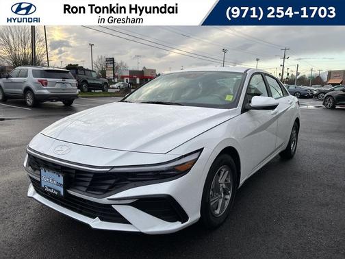 2024 Hyundai ELANTRA SE
