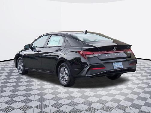 Black 2026 Hyundai ELANTRA SE