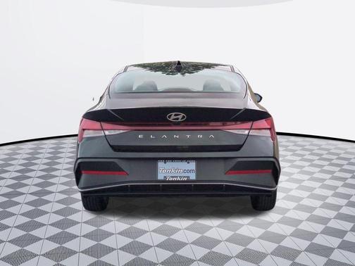 Black 2026 Hyundai ELANTRA SE