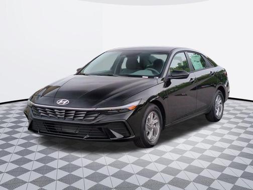 Black 2026 Hyundai ELANTRA SE