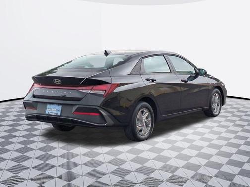 Black 2026 Hyundai ELANTRA SE