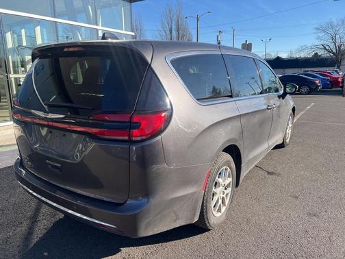 2023 Chrysler Pacifica Touring-L