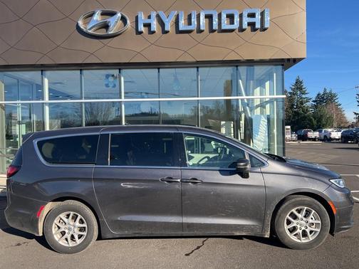 2023 Chrysler Pacifica Touring-L