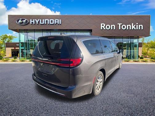 2023 Chrysler Pacifica Touring-L