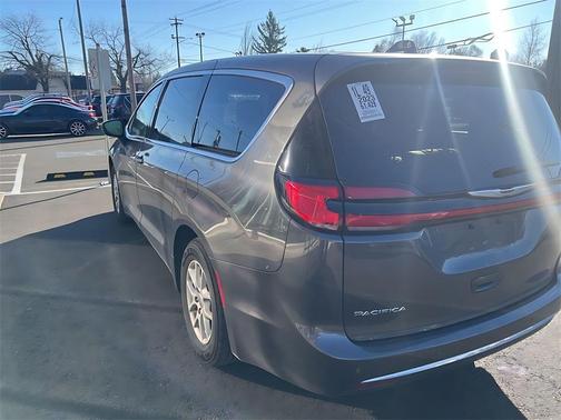 2023 Chrysler Pacifica Touring-L
