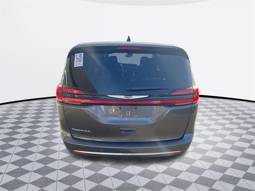 2023 Chrysler Pacifica Touring-L