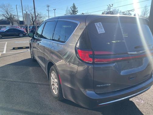 2023 Chrysler Pacifica Touring-L