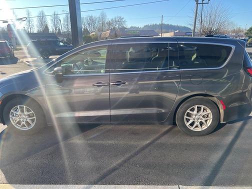 2023 Chrysler Pacifica Touring-L