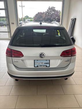 2017 Volkswagen Golf Alltrack TSI SE